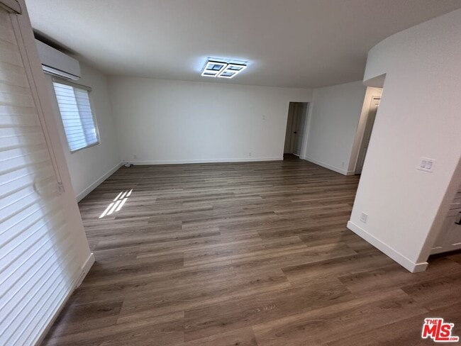 Photo - 314 S Clark Dr