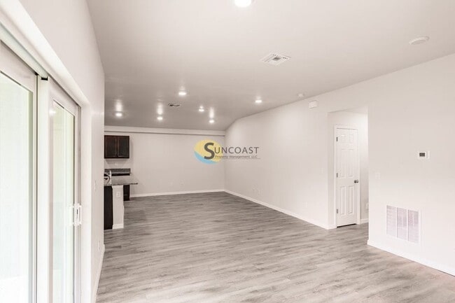 Photo - 378 Urbana St