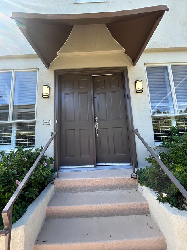 Building Photo - 9080 Shoreham Dr Unit 9080 Shoreham  A