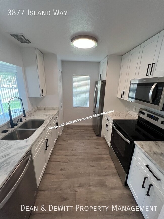 Photo - 3877 Island Way