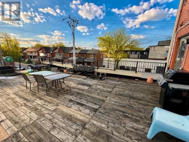 Photo - 108 Dovercourt Rd