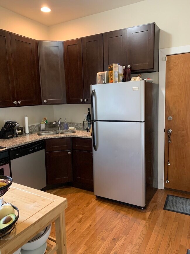 Photo - 850 W Fletcher St Unit 2R