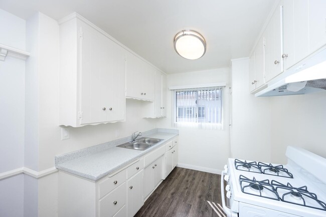 Whitsett Courtyard Apartments