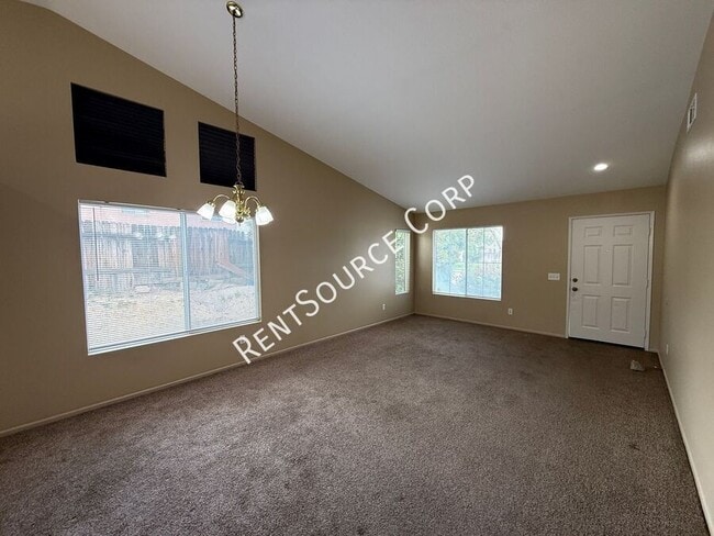 Photo - 2832 W Pillsbury St