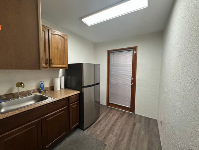 Photo - 927 N Swan Rd