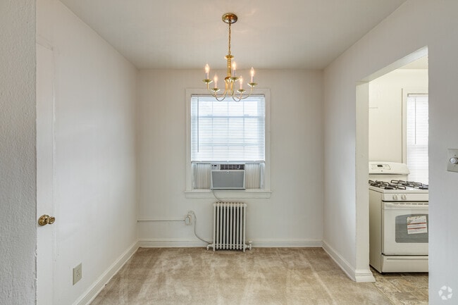 2BR, 1BA - 950SF - Dining room