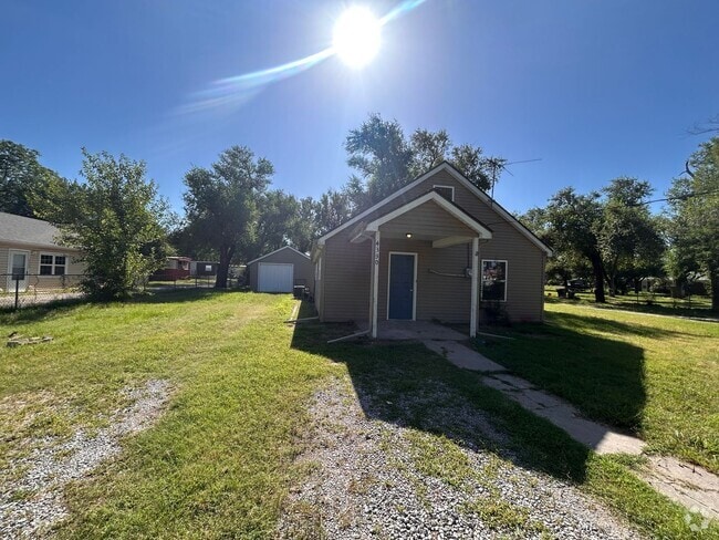 Building Photo - Renovated 3 Bed 1 Bath Home