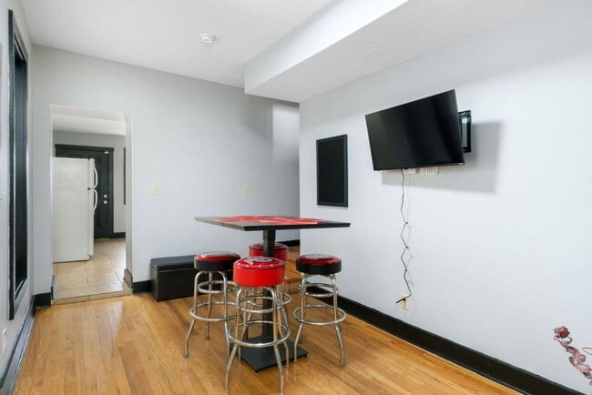Photo - 1373 Indianola Ave