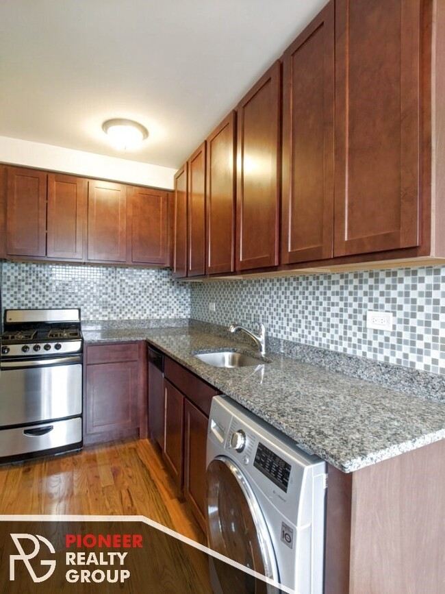 Photo - 556 W Arlington Pl Unit 2
