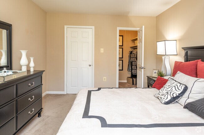 2BR, 1BA - 973 SF - Primary Bedroom