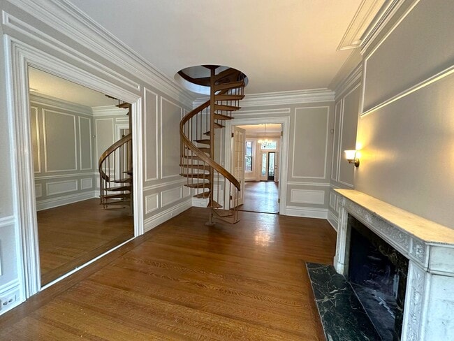 Building Photo - 32 Gloucester St Unit 1