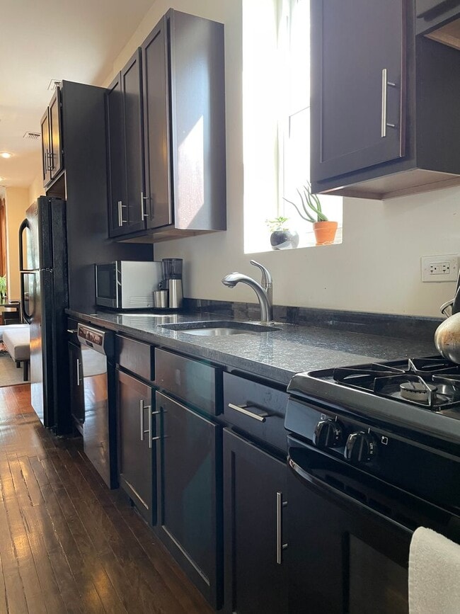 Photo - 2041 W McLean Ave Unit 2F