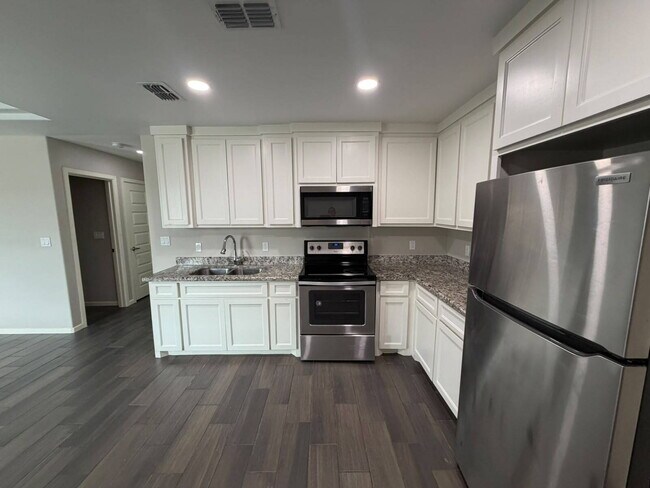 Photo - "Spacious Blank Canvas with 2 Full Baths in Edinburg's Heart – Ready for Your Vision!"