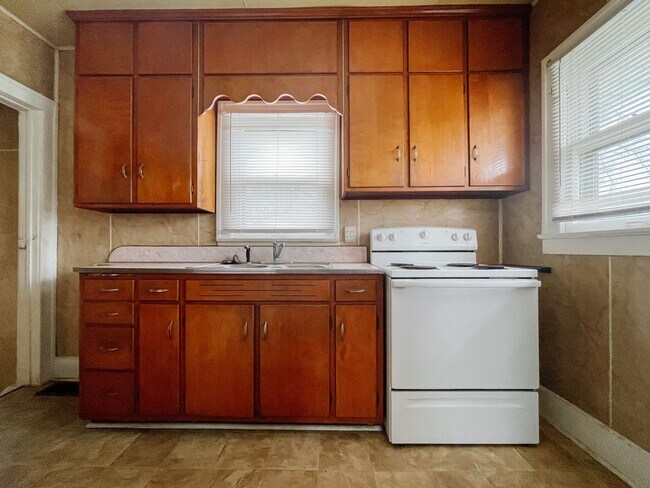 Photo - 1317 W Memorial Dr