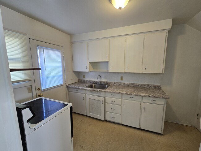 Photo - 251 Madison St