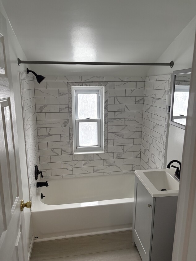 New bathroom - 3937 Meadowbrook Blvd (Brentwood, PA)