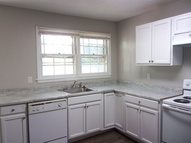 Renovated 2 Bedroom 1 1/2 Bath Townhome - ... - Renovated 2 Bedroom 1 1/2 Bath Townhome - ...