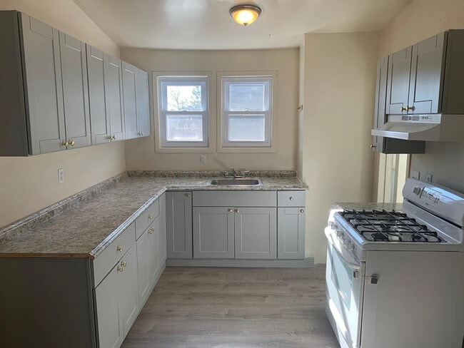 Building Photo - 49 Quincy St Rental