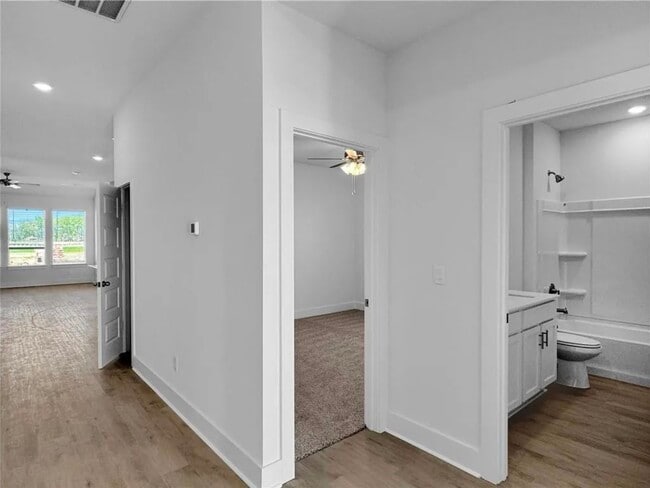 Photo - 201 Collie Ave