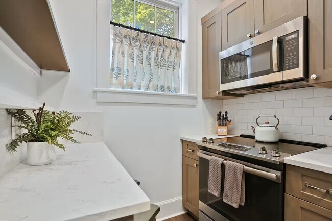 210 E State St Unit 2