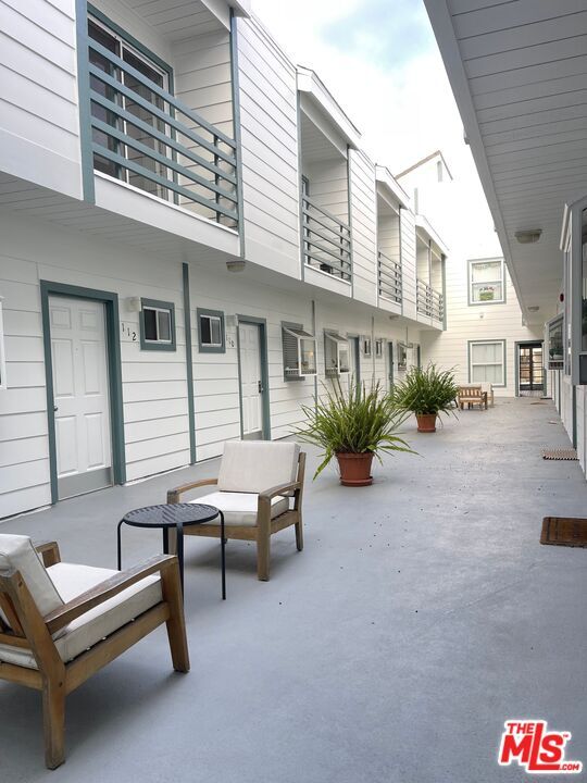 11738 Mayfield Ave Unit 106