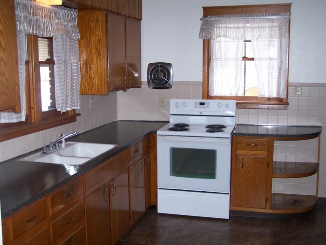 Photo - 305 N 6th St