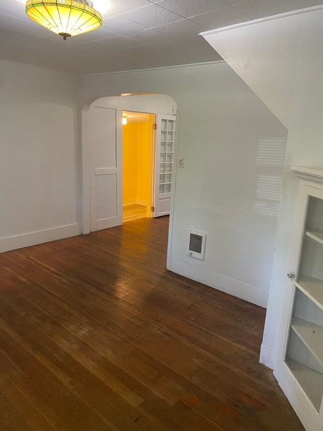 Photo - Recently updated - 4 Bedroom, 1 bath home ...