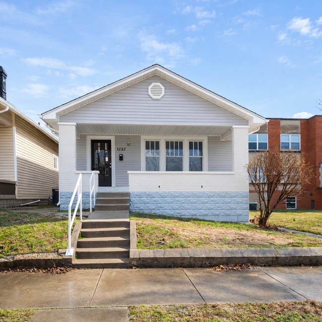 Building Photo - Bright & Remodeled 3-Bedroom Home with Basement and Washer/Dryer Hookup