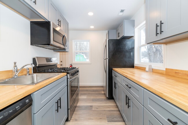 Photo - 420 Forest St