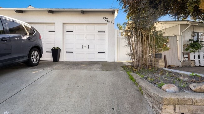 Building Photo - Chi110 Unit A