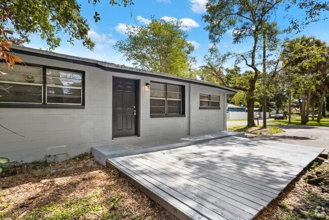 Building Photo - Spacious 4bdrm/1bath House ** $1,995.00 **...