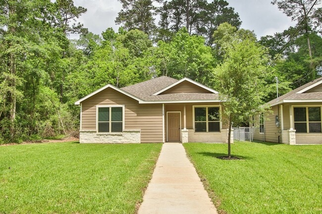 Building Photo - Beautiful 3 Bedroom / 2 Bathroom home in 7...