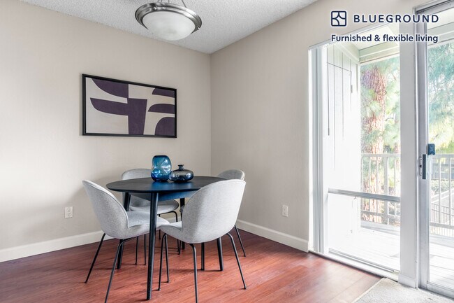 Photo - 877 Heatherstone Way Unidad FL2-ID295