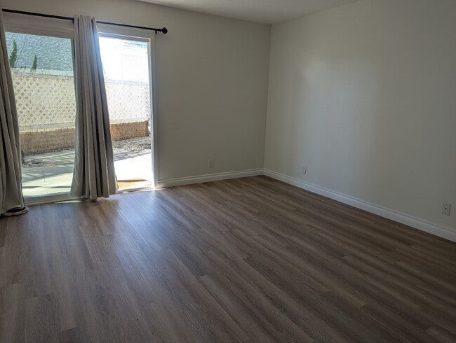 Living room - 216 Melrose Dr Unit 216