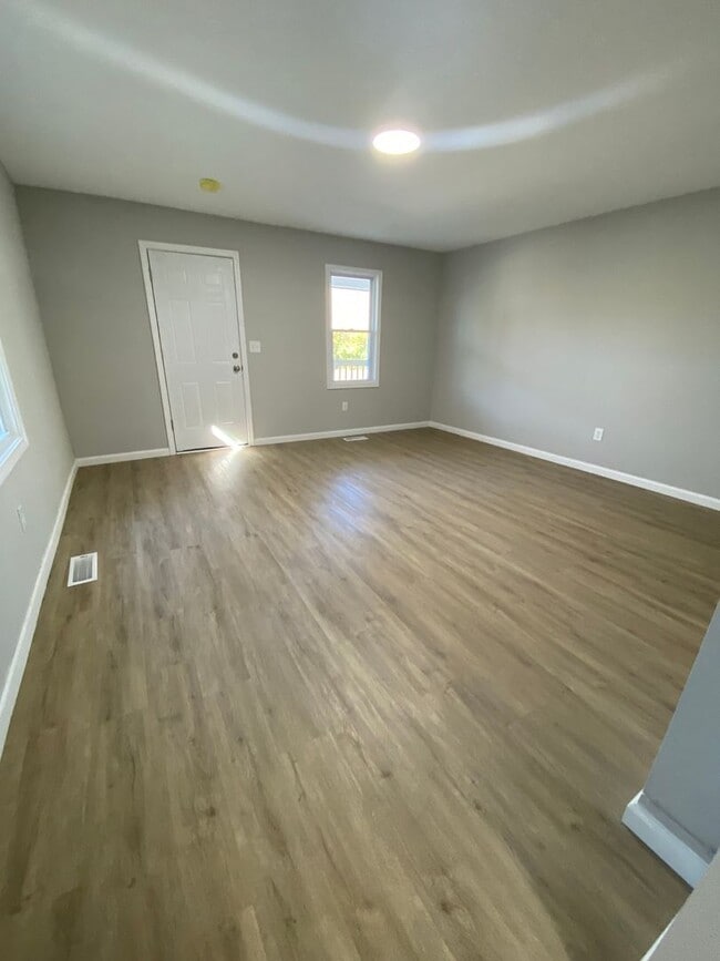 Photo - ELMWOOD PLACE - Fully Remodeled 2-3 bed home with 1 bath.