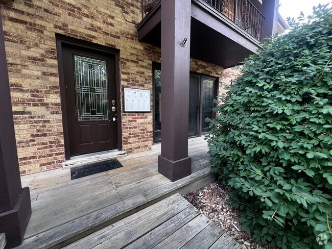 Building Photo - 516 Lincoln Ln Unit 1S Rental
