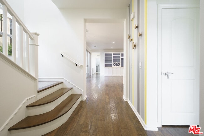 Photo - 73 City Stroll