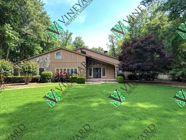 Building Photo - 115 Nesbit Ferry Pl