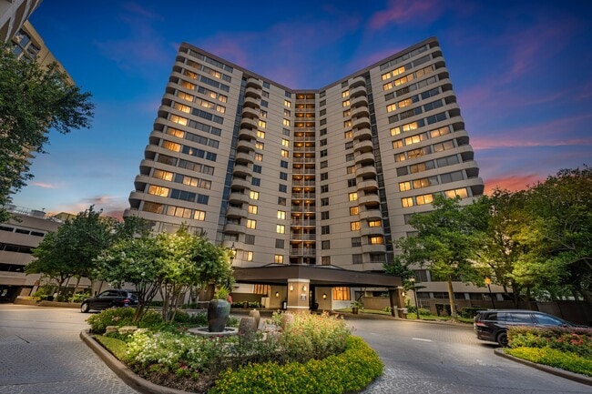 Building Photo - 3525 Sage Rd Unit 304