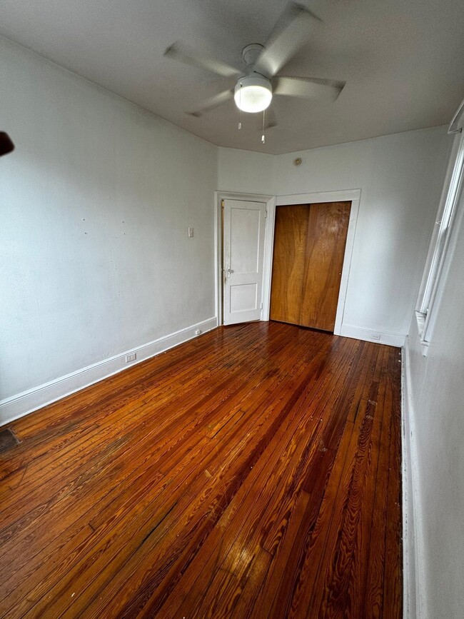 Photo - 76 W 45th St