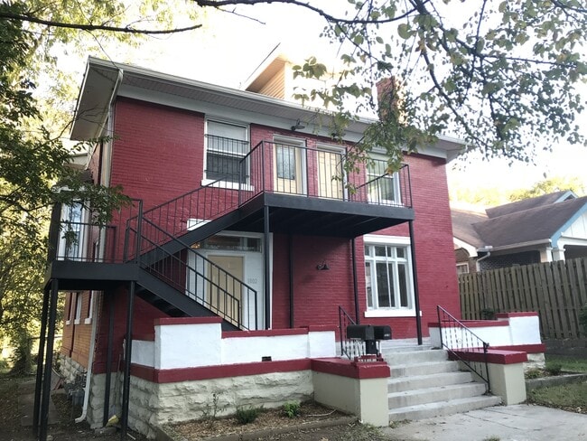 1802 15th Ave S