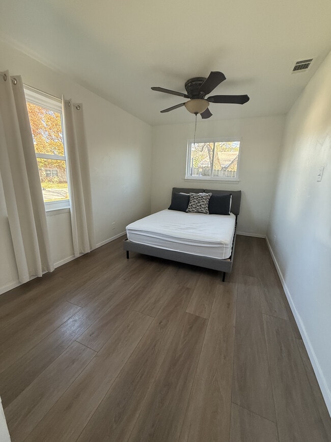 Building Photo - 207 Arnett Dr Unit 2 Bedroom 2 Bathroom