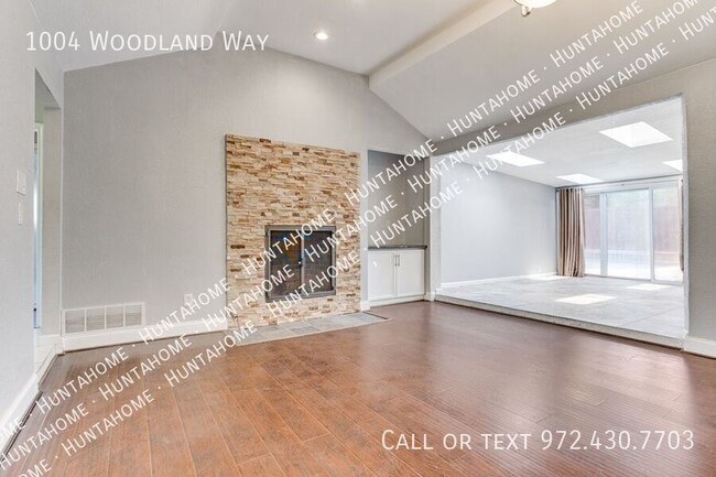 Photo - 1004 Woodland Way