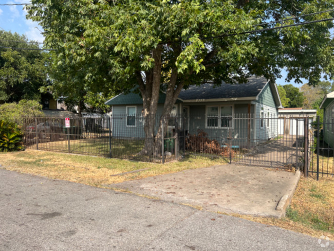 Building Photo - 2931 Lidstone St Rental