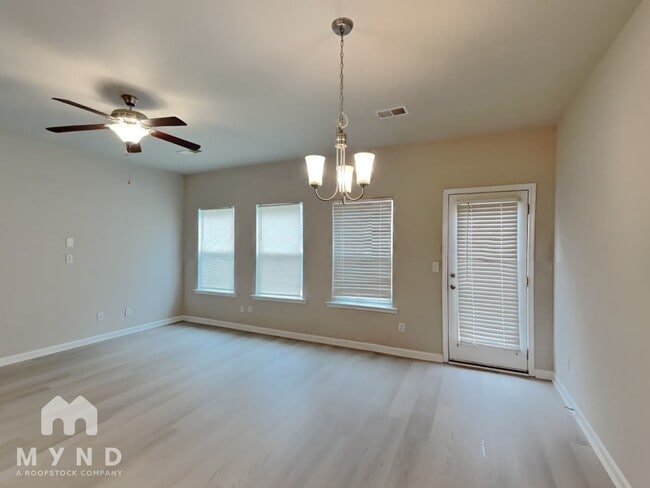 Photo - 5097 Lower Elm St