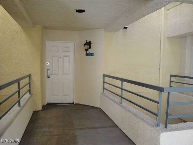 Building Photo - 220 E Flamingo Rd Unit 235