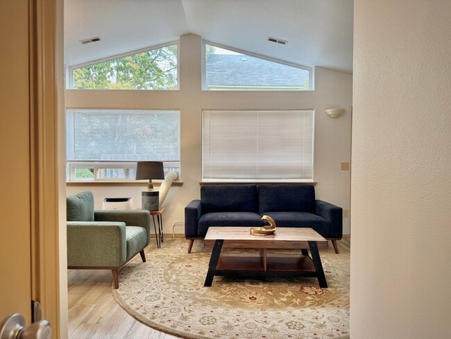 Photo - 507 10th St SE