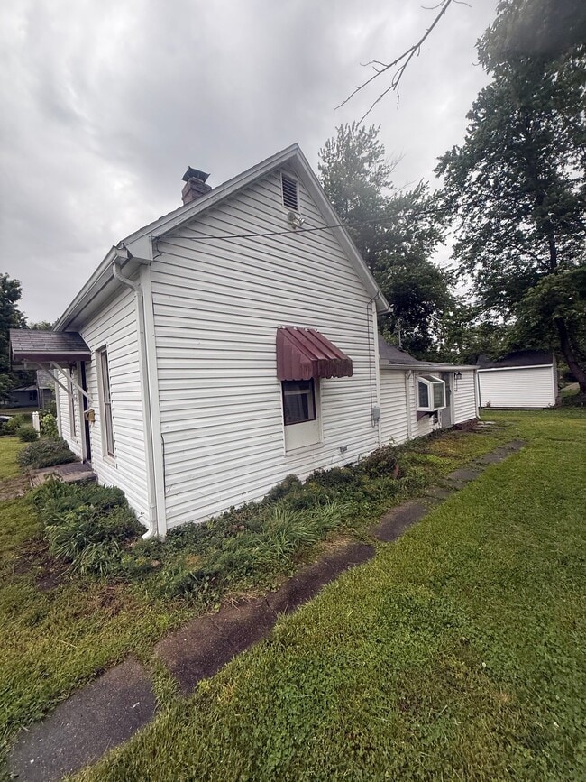 Photo - 533 Higgins St