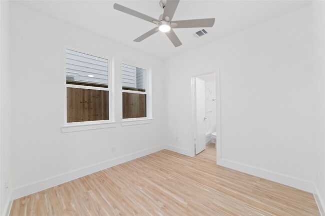 Photo - 2103 Holman St