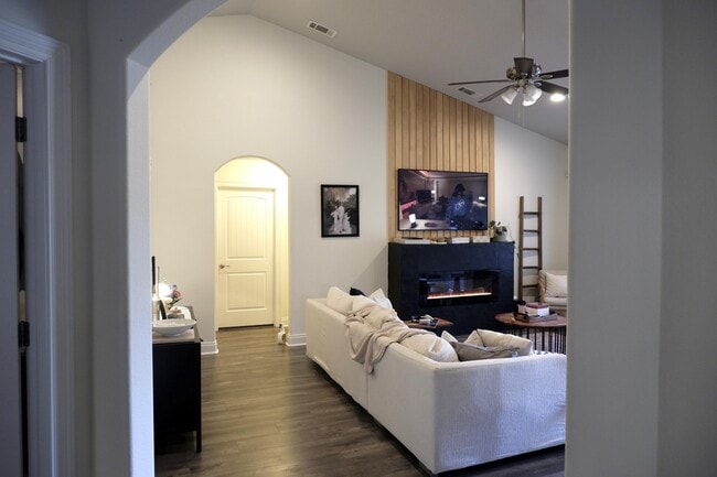 Photo - 6841 Nelson St House